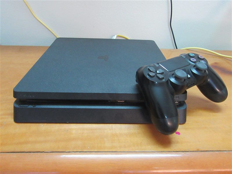 PlayStation 4 Slim (500GB) — view 3